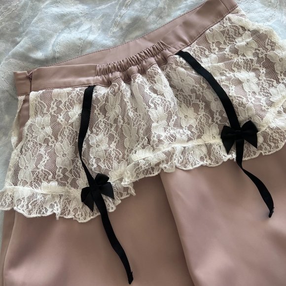 Beautiful Garter Detail Skirt - Picture 3 of 6